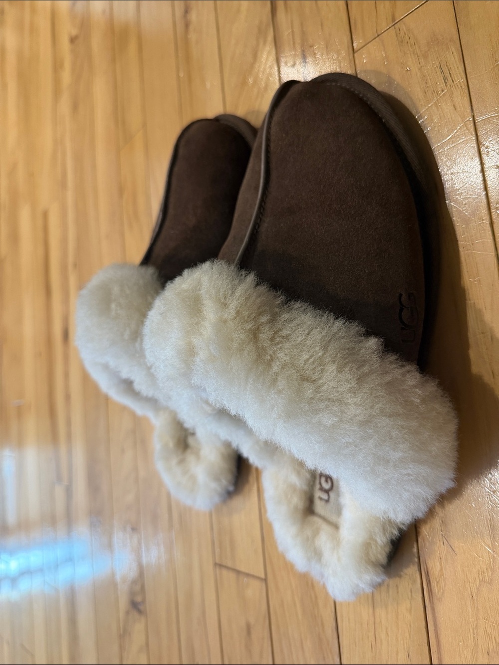 UGG Scuffette II Sheepskin Slippers in Espresso - Like New!